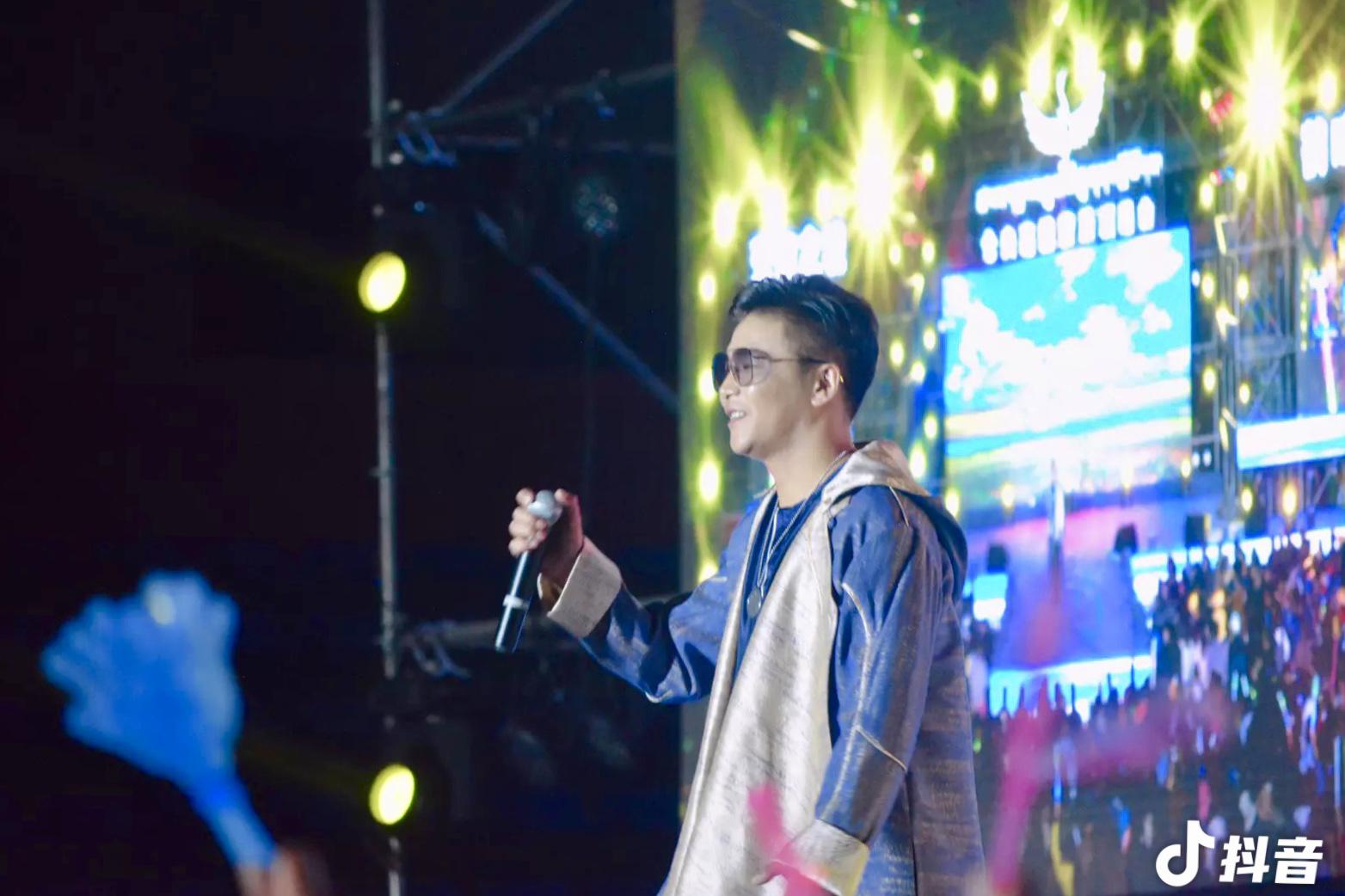 仙彭达瓦活佛赞歌