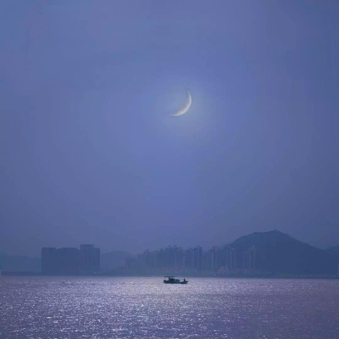 房间里开始下起雨