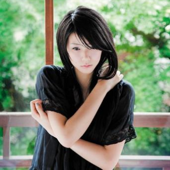 悲しいほど青く