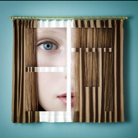 ホワイトレインコートマン