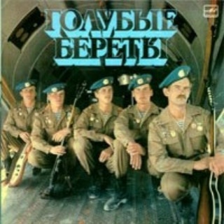 Серебристый самолет